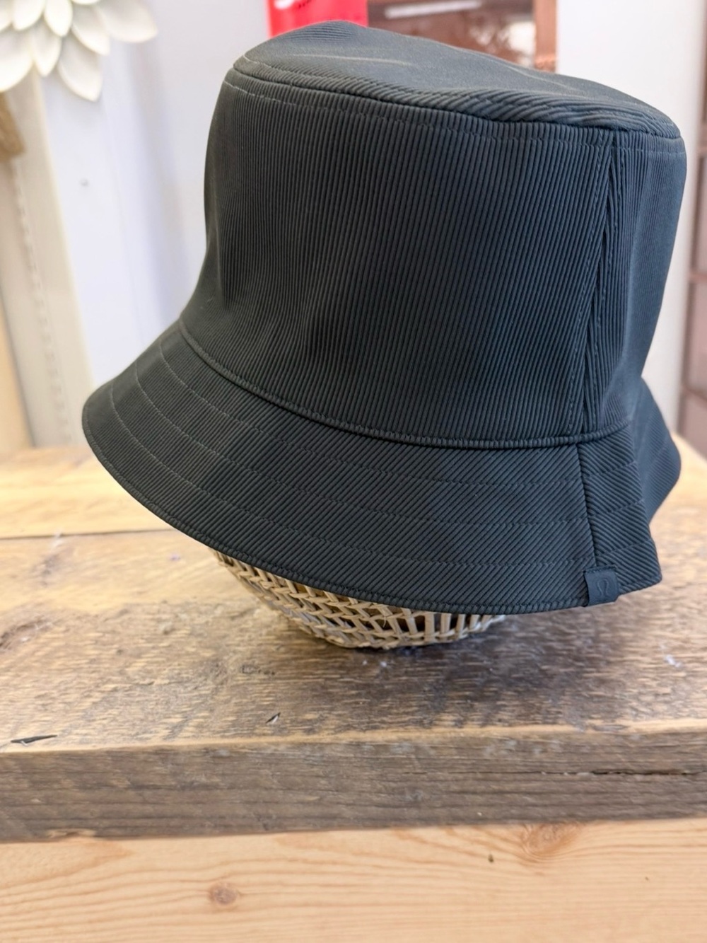 Lululemon Reversible Bucket Hat - Size M/L -NWT - Picture 11 of 16